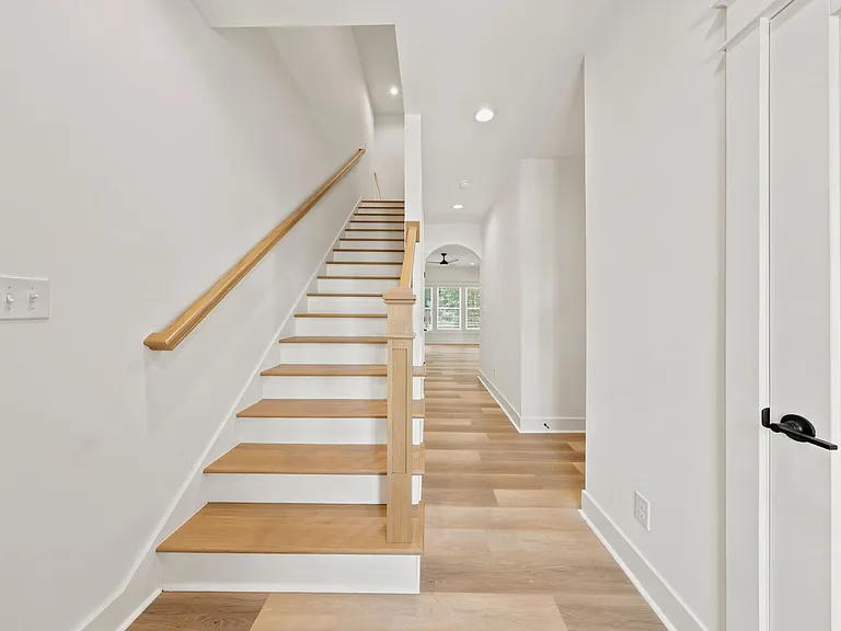 149 Luke Ct — Photo 15