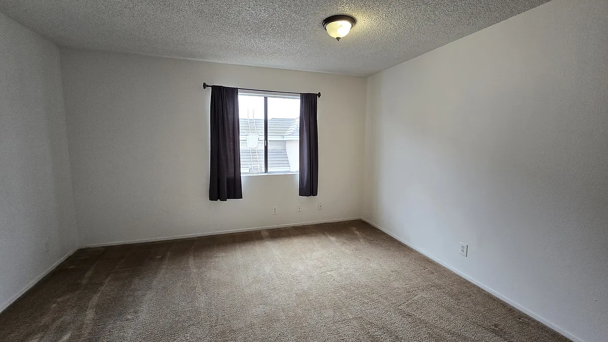 Building Photo - 136 N Marengo Ave #D