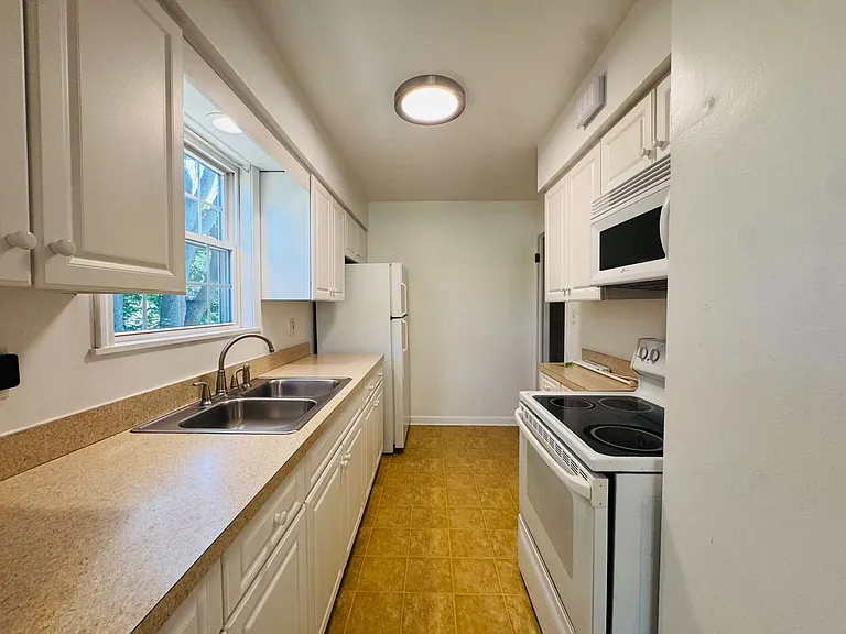 3679 Warren Road, Cleveland, OH 44111 — Photo 11