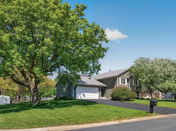101 Mitchells Ct, Mahtomedi, MN 55115