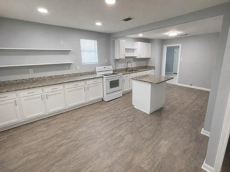 3017 Fern St — Photo 1