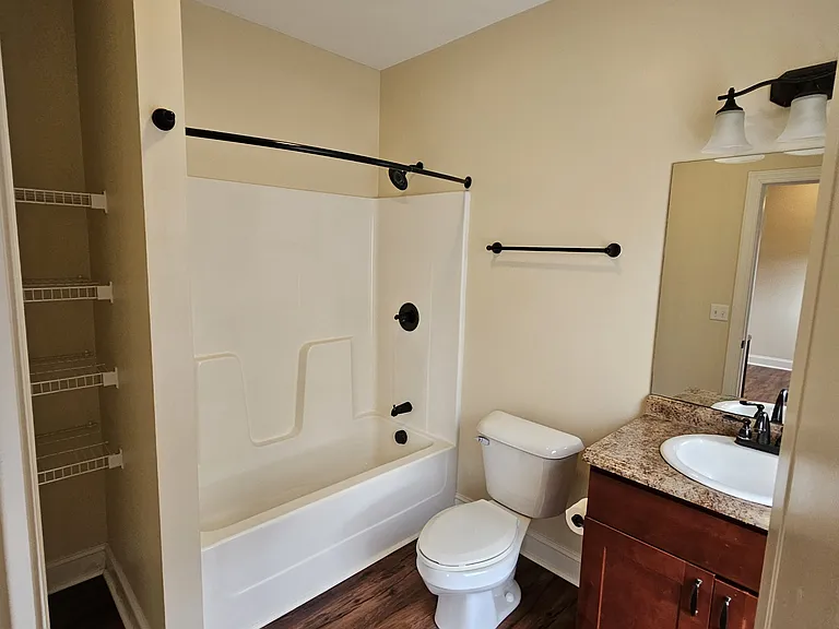 104 Trescott Ln — Photo 3