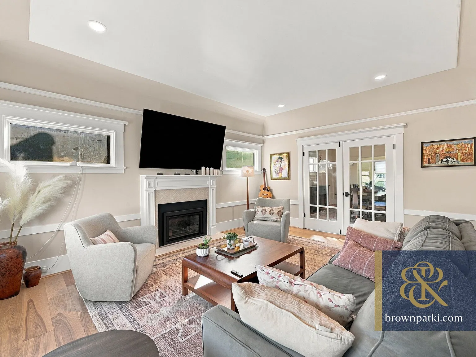 Furnished, Luxury Sunset 3bd, Huge Deck, Views & Pkg! | Brown & Patki Inc. — Photo 4