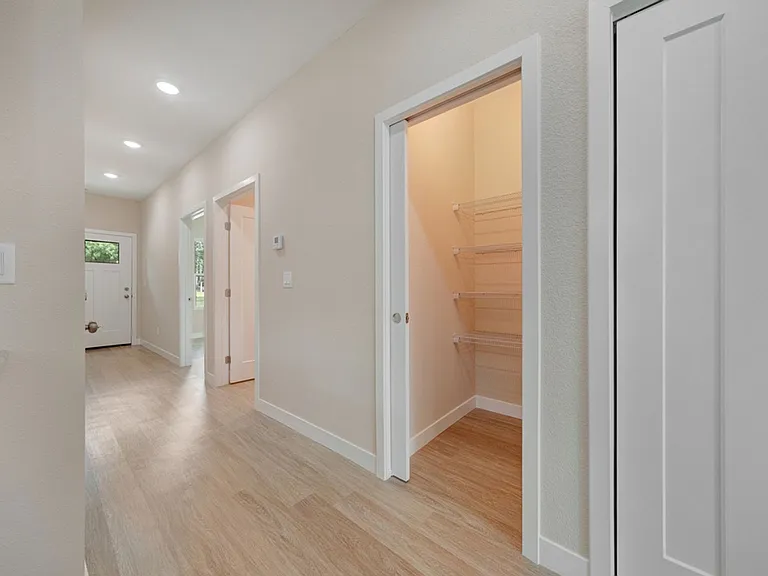 105 E Ensey St #A — Photo 11