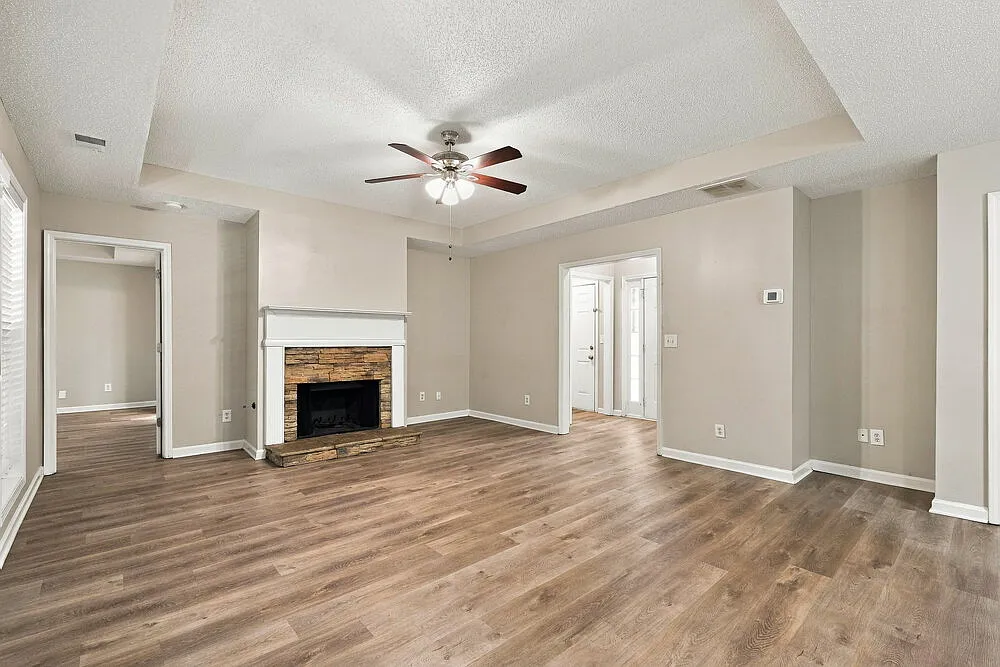 3 bed, 2.0 bath, 1492 sqft, $1,945 — Photo 4