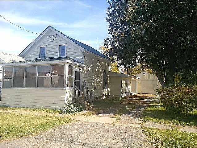 1st image of 616 Linden St