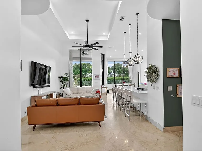 10337 Trianon Pl — Photo 4