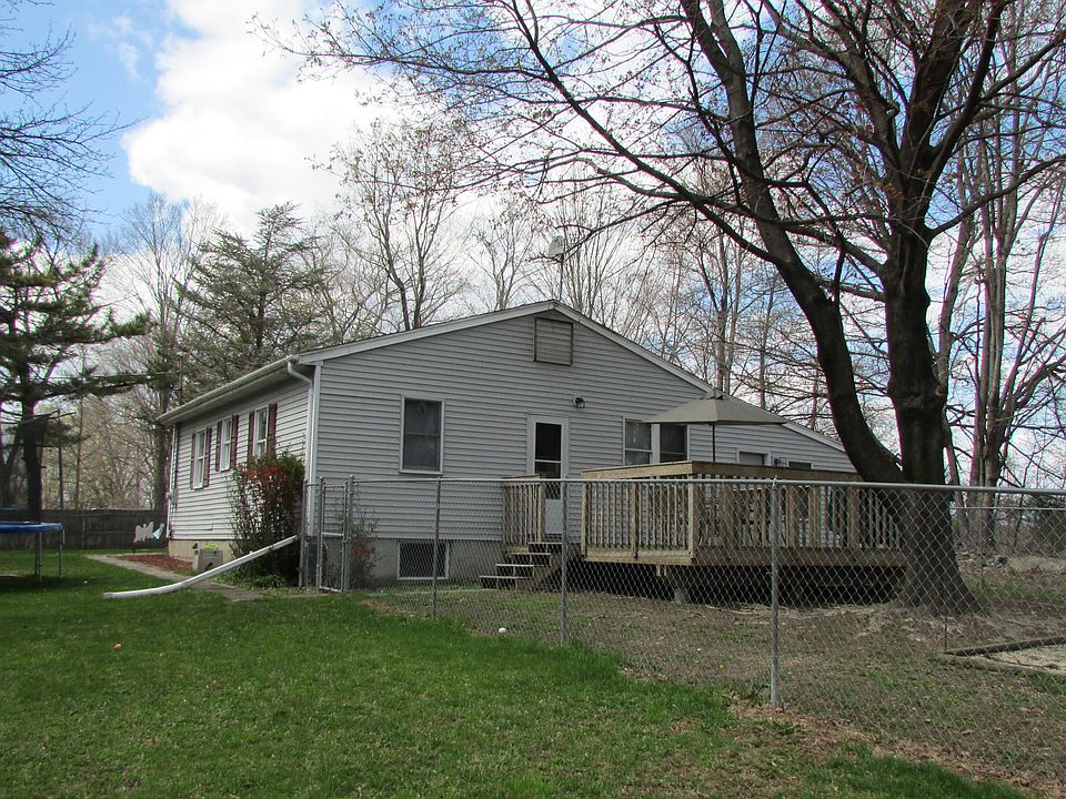 2nd image of 423 Howell St