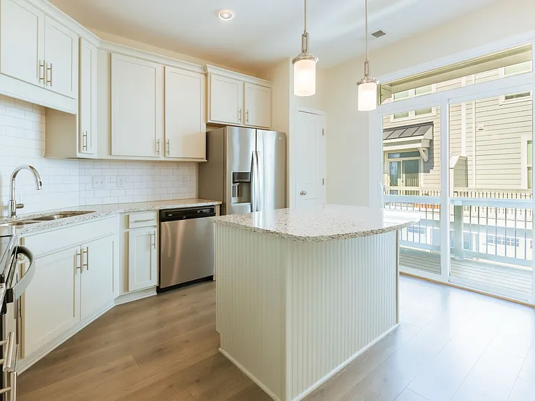 305 Kara Ln — Photo 10