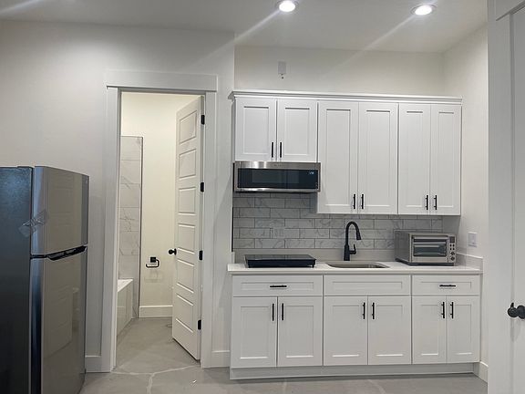 2nd image of 828 E Logan Ave #1