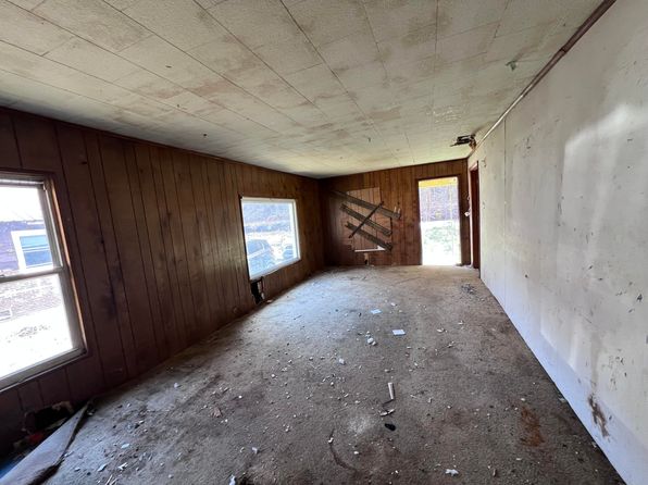 3881 Pond Creek Rd, Pinsonfork, KY 41555