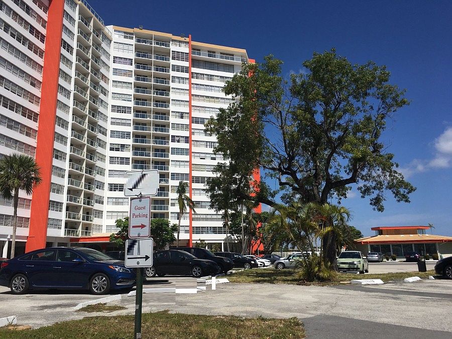 2nd image of 1301 NE Miami Gardens Dr APT 1001