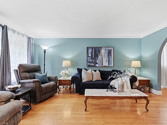 5th image of 377 Carson Dr