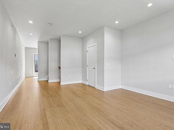 3rd image of 412 N Front St Unit 21