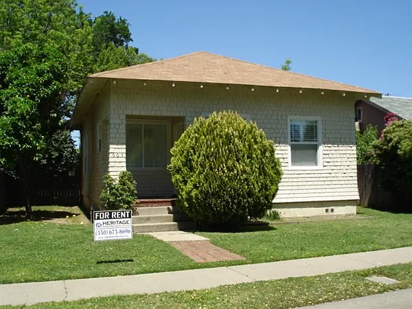 663 Elm St photo 1