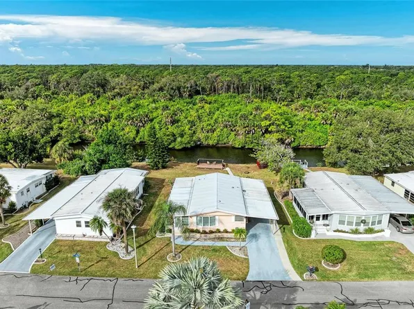 35 Castle Dr, Nokomis, FL 34275