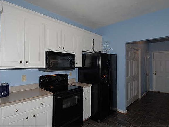5th image of 841 Reservoir Cres