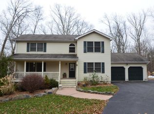 699 Buckle Boot Rd, Henryville, PA 18332