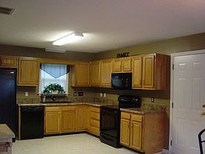 2nd image of 203 Collinswood Ln