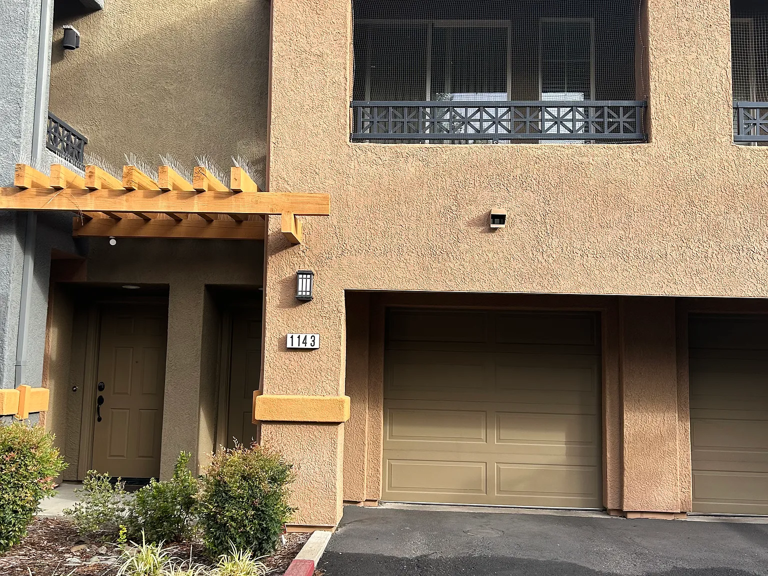 2 bed, 2.5 bath, 1100 sqft, $2,300 — Photo 1