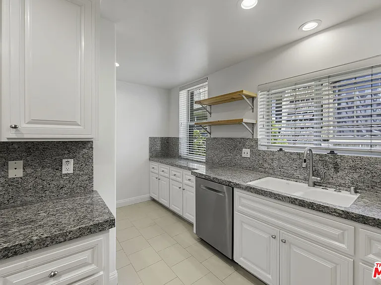 1820 Benecia Ave #402 — Photo 47