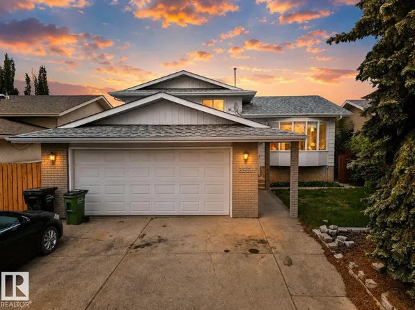2832 35th St NW, Edmonton, AB T6L 3Y4