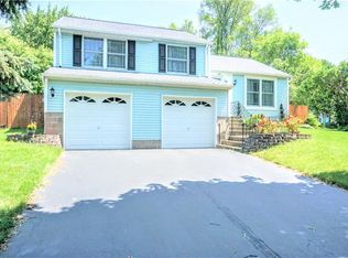 35 Dawn Valley Dr, Rochester, NY 14623