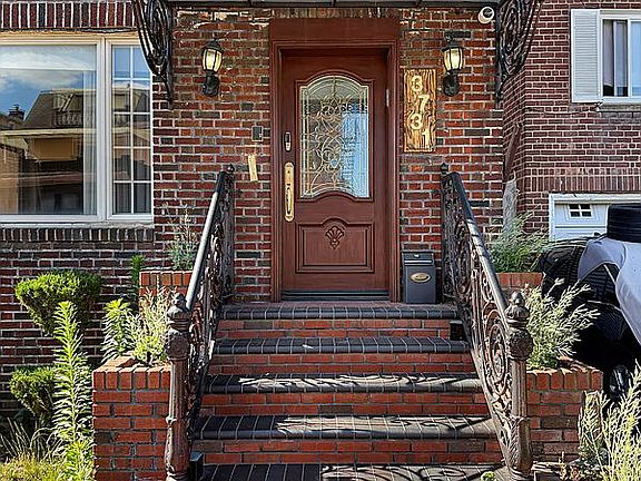 2nd image of 3731 Maple Ave