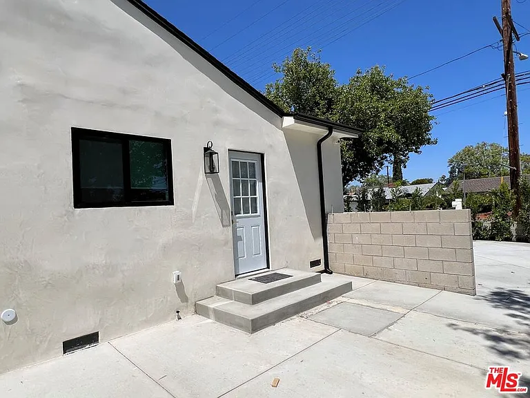 13338 Magnolia Blvd — Photo 54