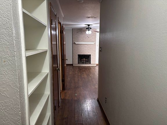 3rd image of 7820 Gladys Ave