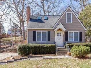 5313 W Lake Shore Dr, Wonder Lake, IL 60097