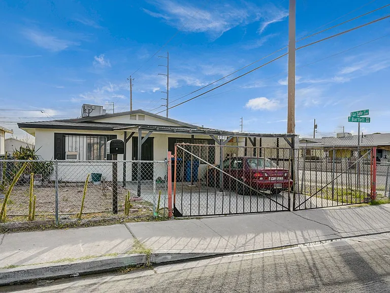 893 W Bartlett Ave — Photo 3