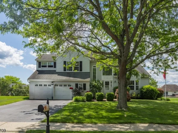 6 Snead Ct, Mount Olive Twp., NJ 07836