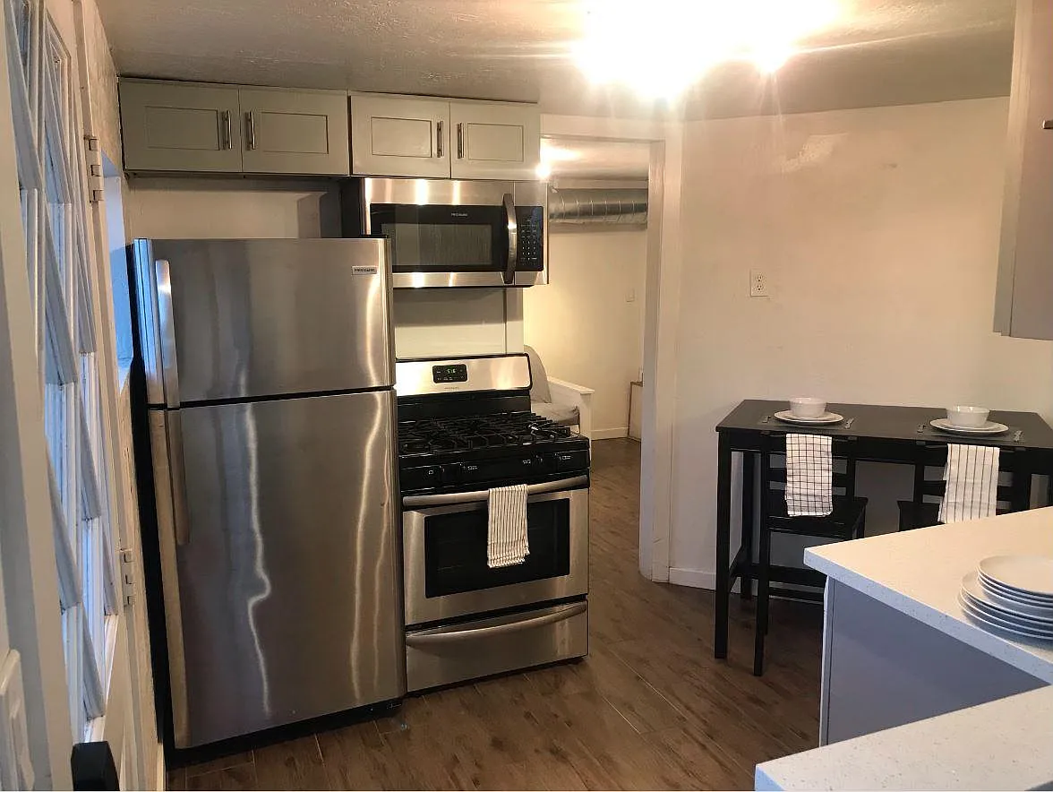 1526 W McKinley St — Photo 1