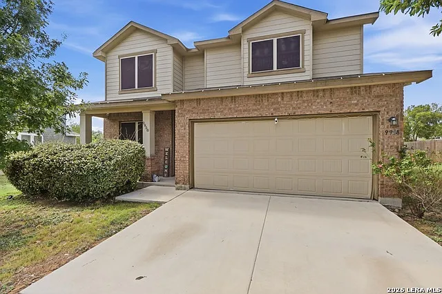 4 bed, 2.5 bath, 2241 sqft, $2,000 — Photo 3