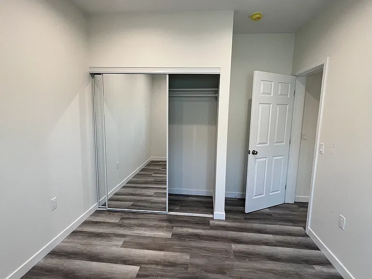 11616 Hamlin St — Photo 10