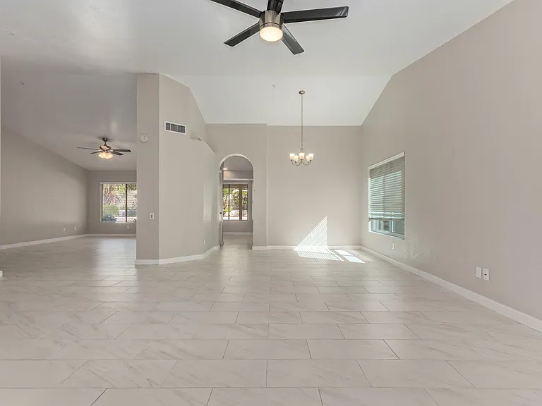 9138 E Davenport Dr — Photo 12