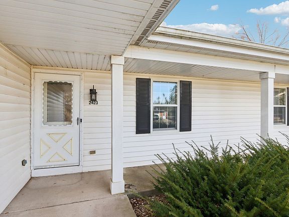 3rd image of 2423 River View Dr