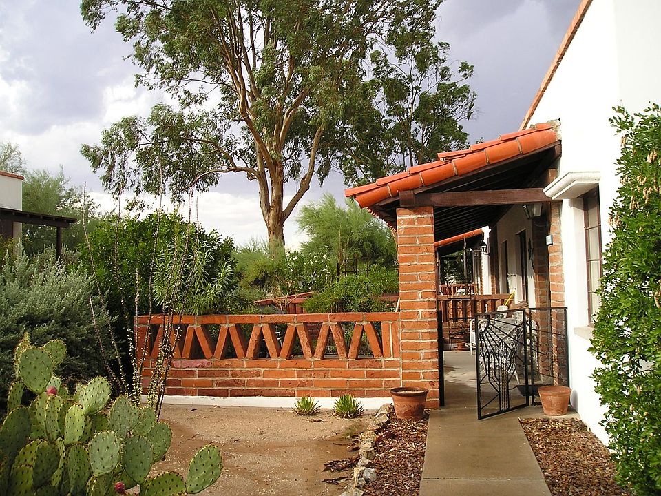 Villas West