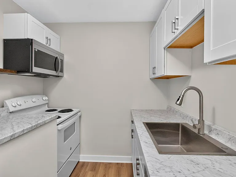 550 Harding Pl #E103 — Photo 10