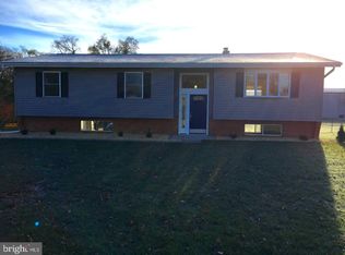 13615 Paradise Dr, Hagerstown, MD 21742