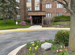 453 Raintree Dr UNIT 3H, Glen Ellyn, IL 60137