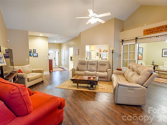 5th image of 278 Chelveston Dr