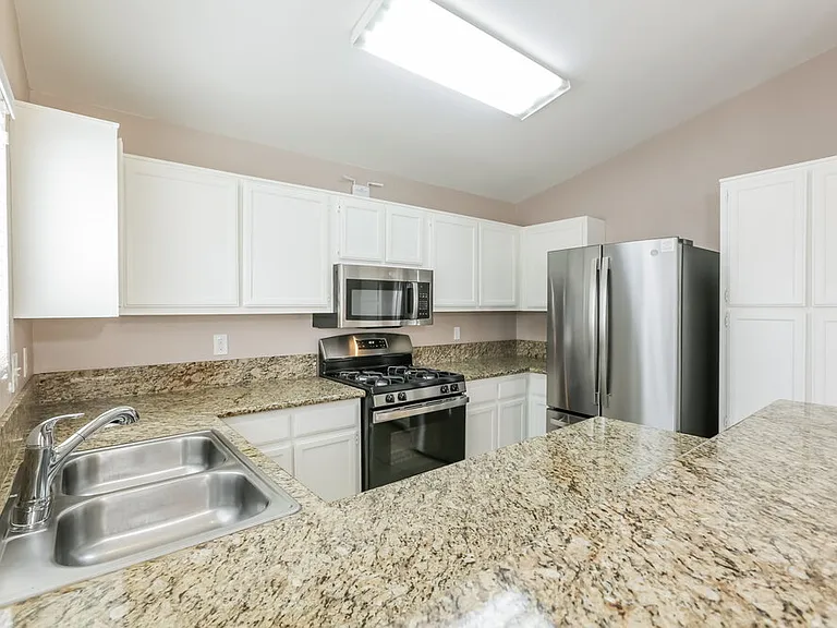 8021 Mount Royal Ct — Photo 6