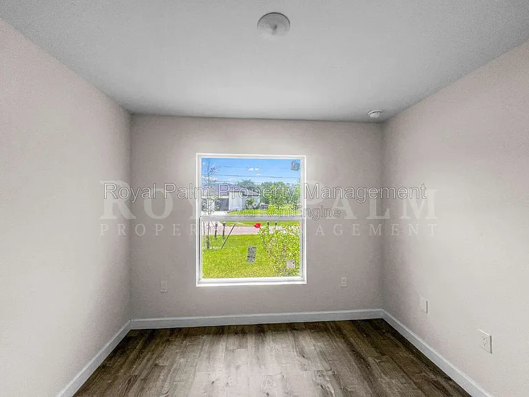 745 Harry Ave S — Photo 20