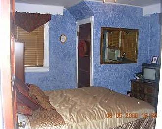 5th image of 10 E Ashland Ave