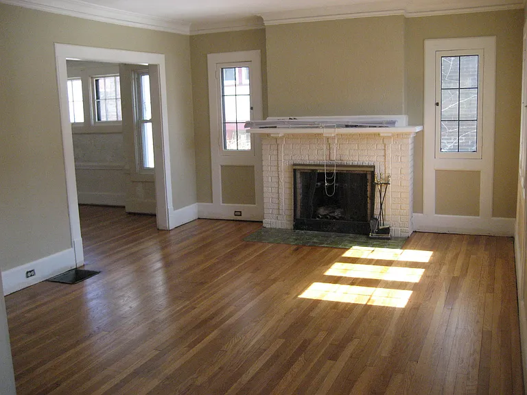 1215 Thomas St SE — Photo 2