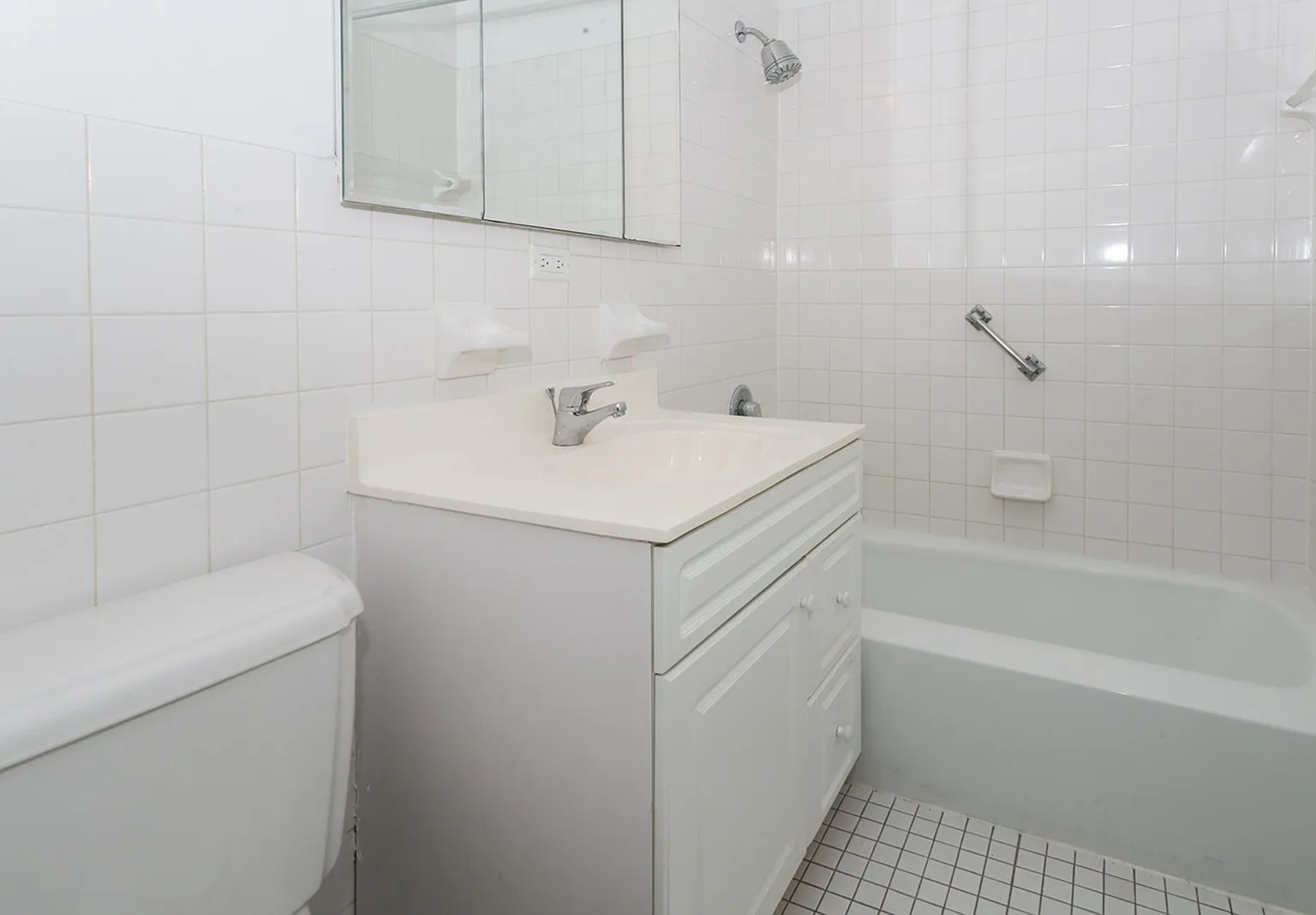 Lotus Gardens Apartments — Photo 3