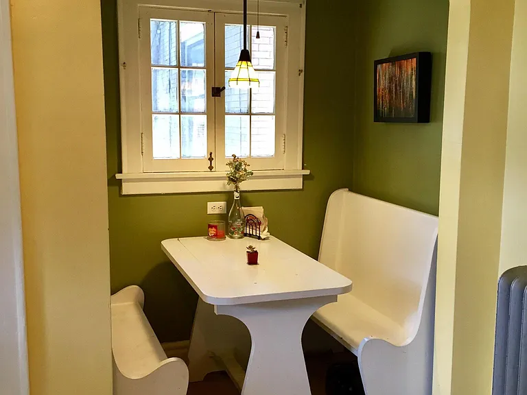 Kitchen part two: breakfast nook!
