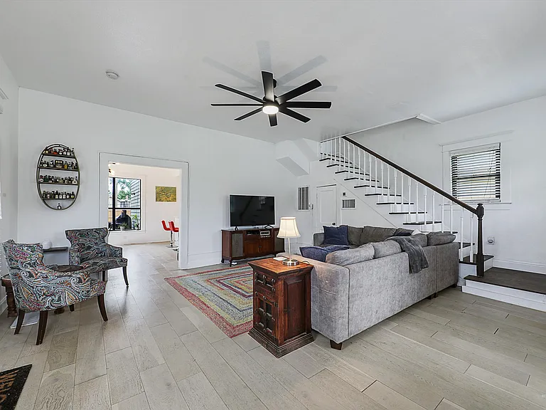 1200 W Walker St — Photo 23